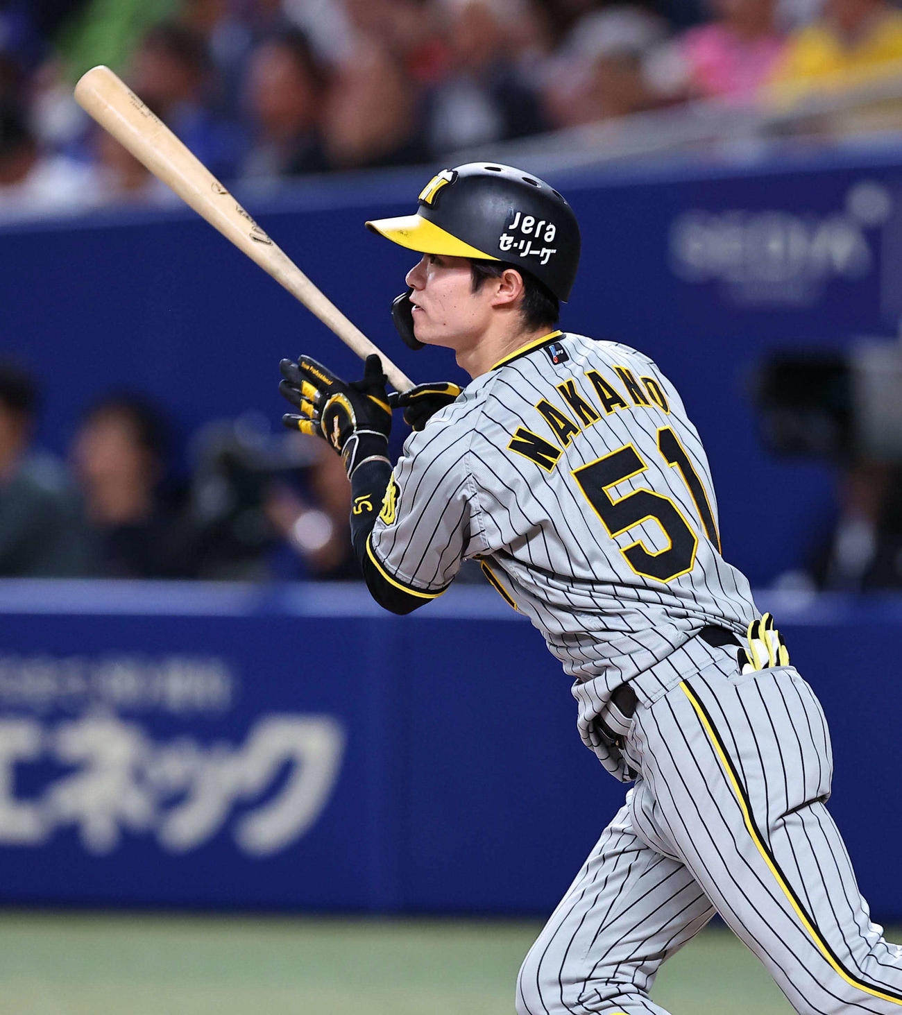 中日対阪神　6回表阪神1死、中野は中前打を放つ（撮影・上田博志）