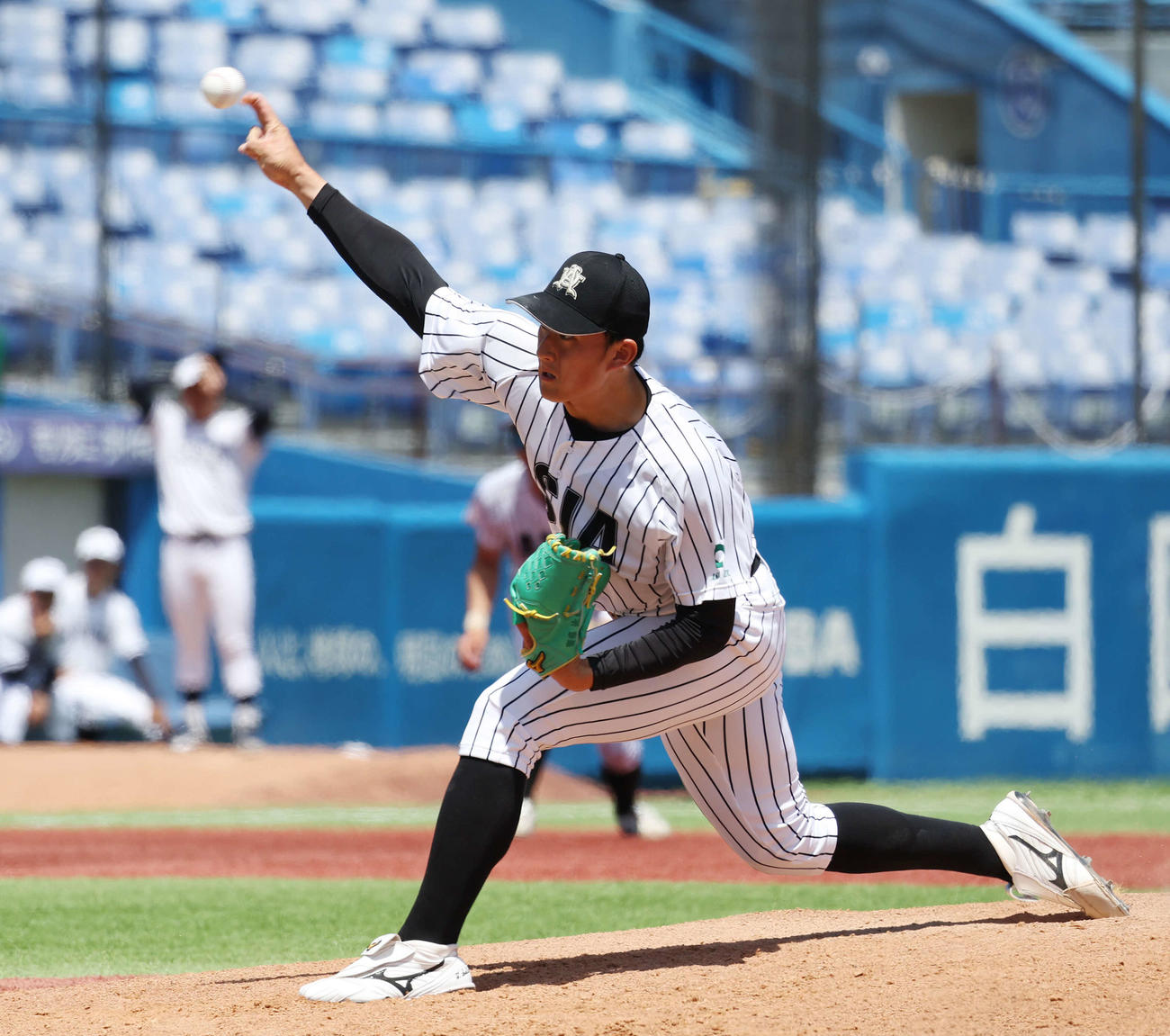 大対亜大　亜大先発の斉藤（撮影・宮地輝）