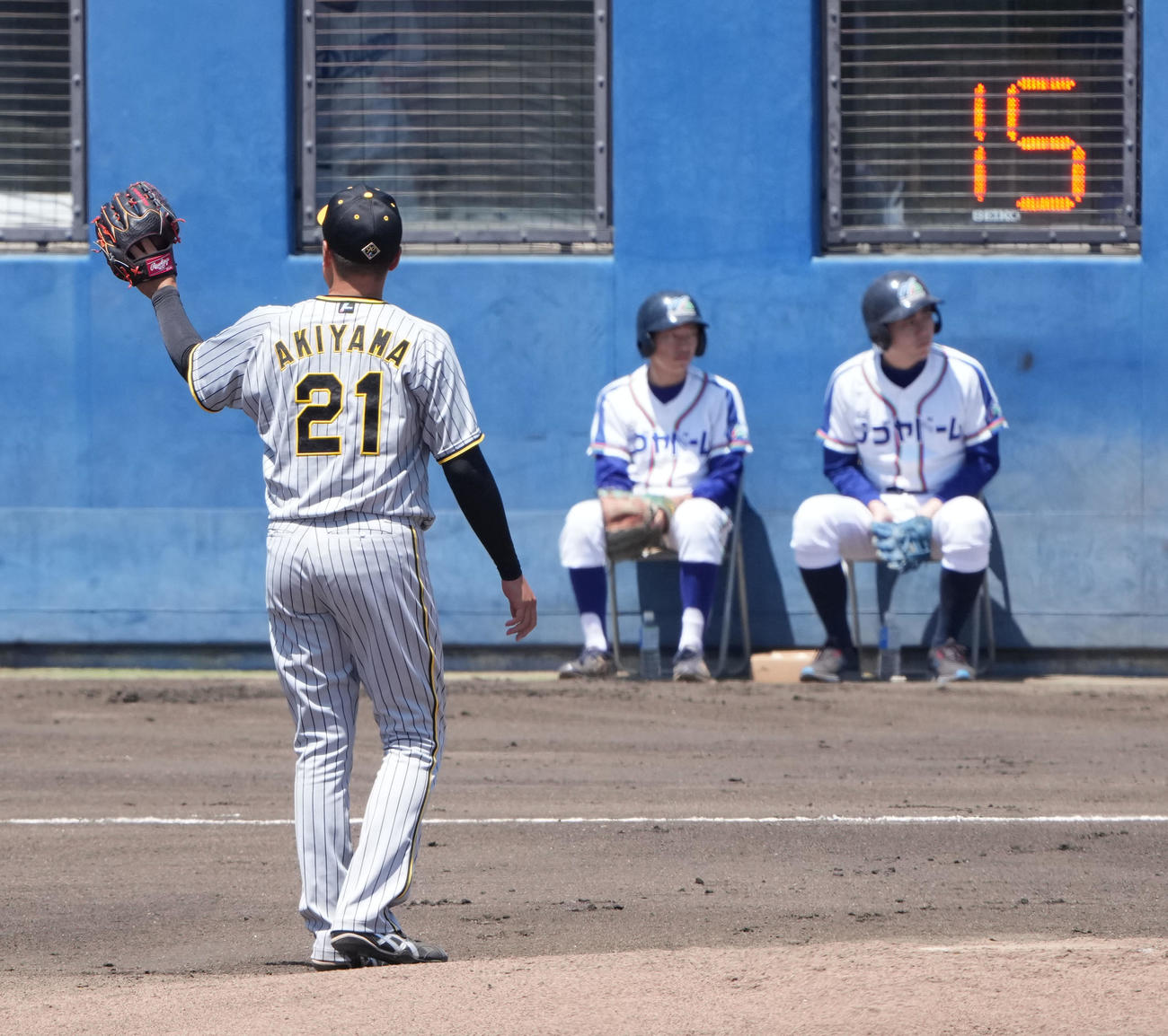 ウエスタン中日対阪神　この試合でテスト導入されたピッチクロック　投手は阪神先発の秋山（撮影・森本幸一）