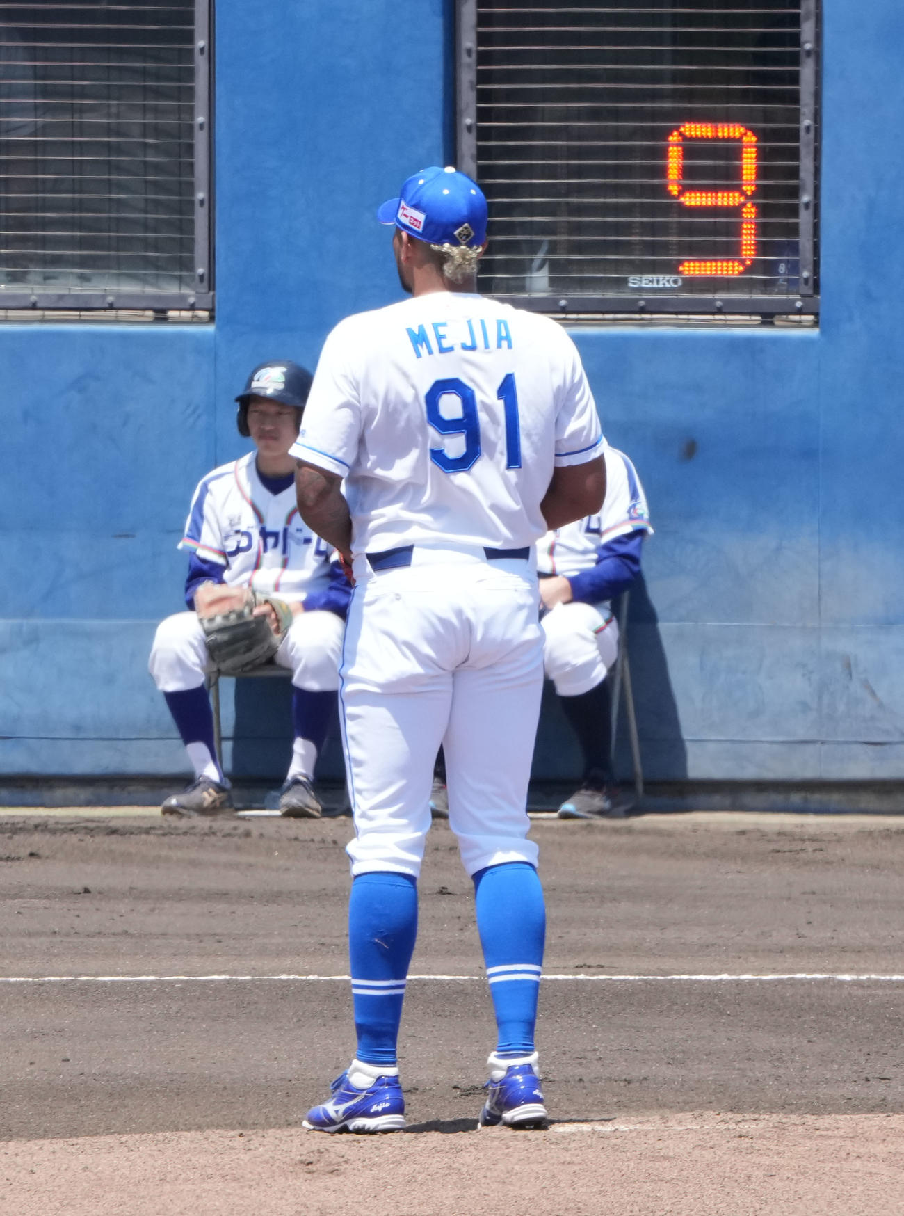 ウエスタン中日対阪神　この試合でテスト導入されたピッチクロック　投手は中日先発のメヒア（撮影・森本幸一）