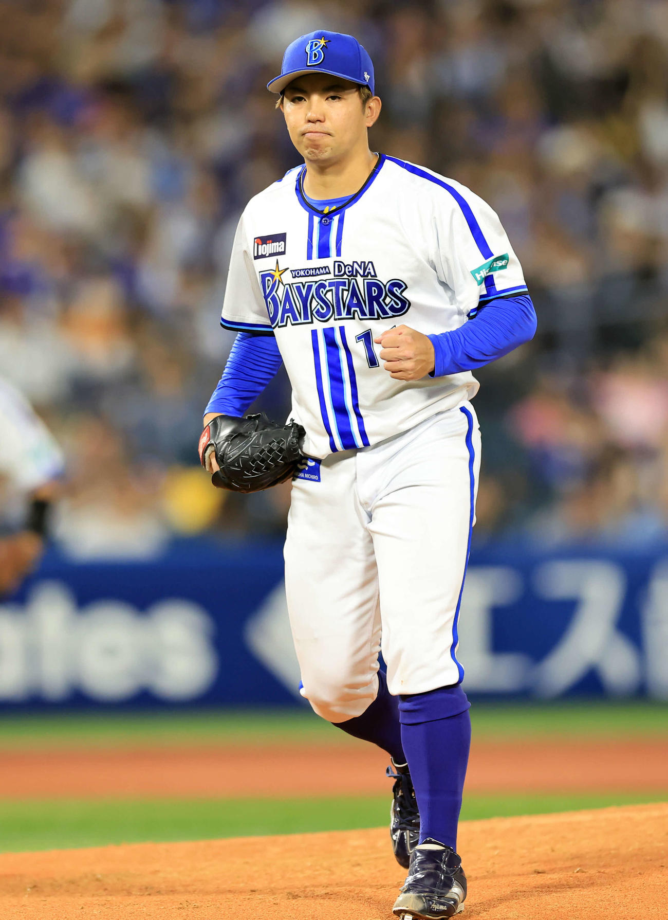 DeNA対中日　5回表中日の攻撃を抑えた東は小さくガッツポーズ（撮影・浅見桂子）