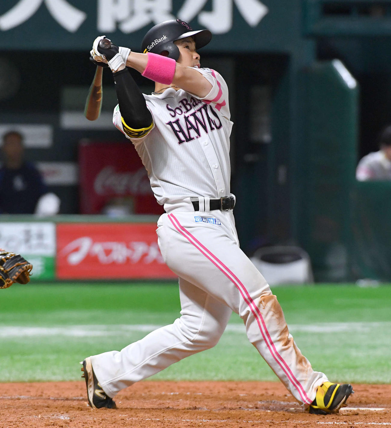ソフトバンク対西武　5回裏ソフトバンク2死、近藤は右越え本塁打を放つ（撮影・岩下翔太）