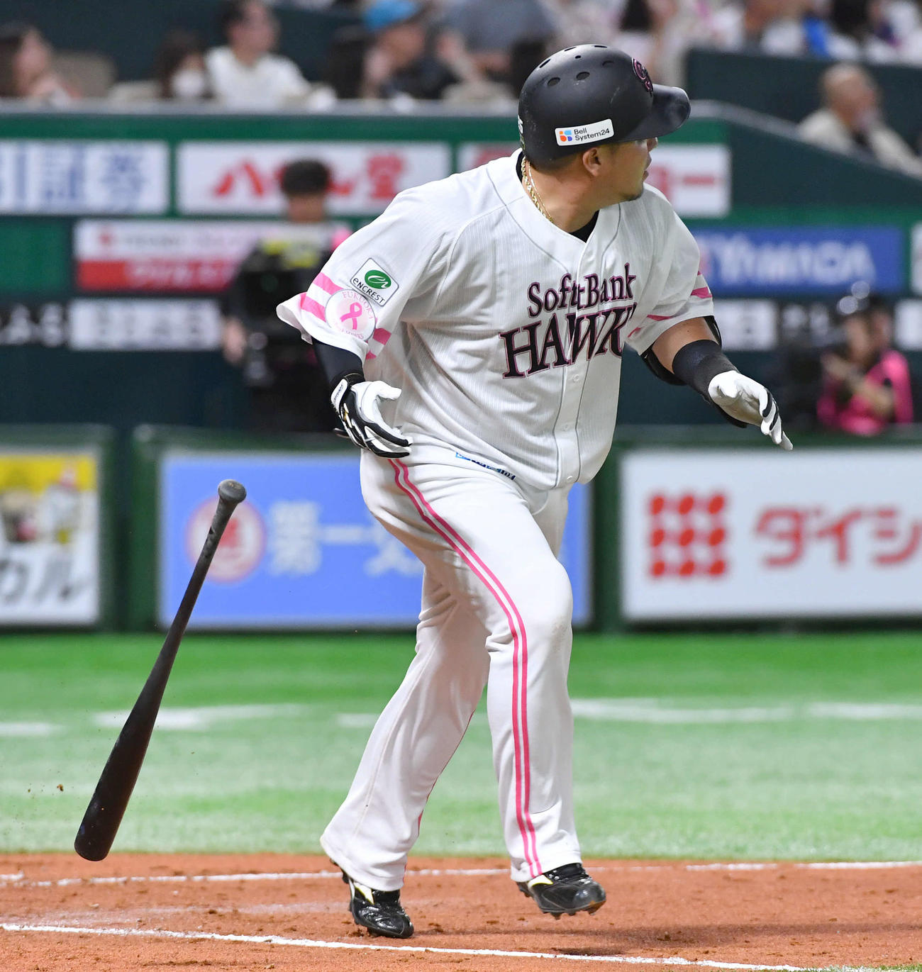 ソフトバンク対西武　3回裏ソフトバンク1死、山川は左越え本塁打を放つ（撮影・岩下翔太）