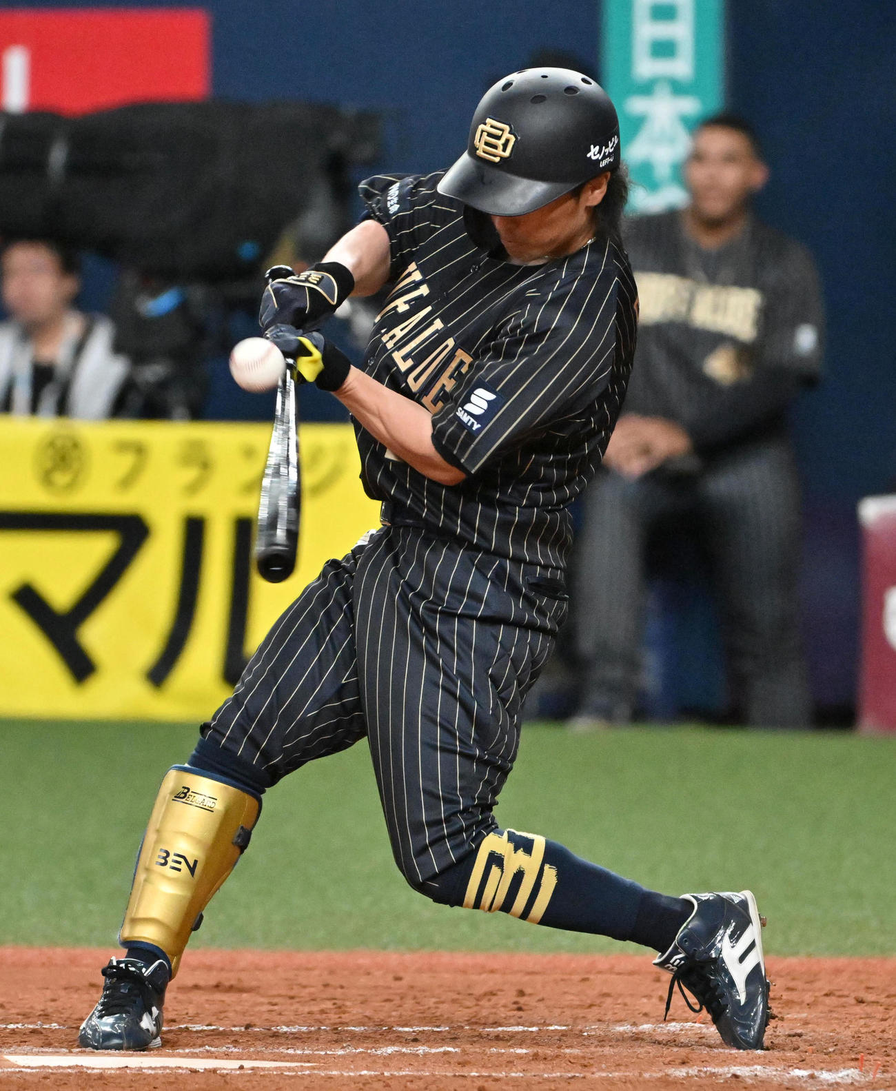 オリックス対楽天　8回裏オリックス2死二塁、福田は左前適時打を放つ（撮影・石井愛子）