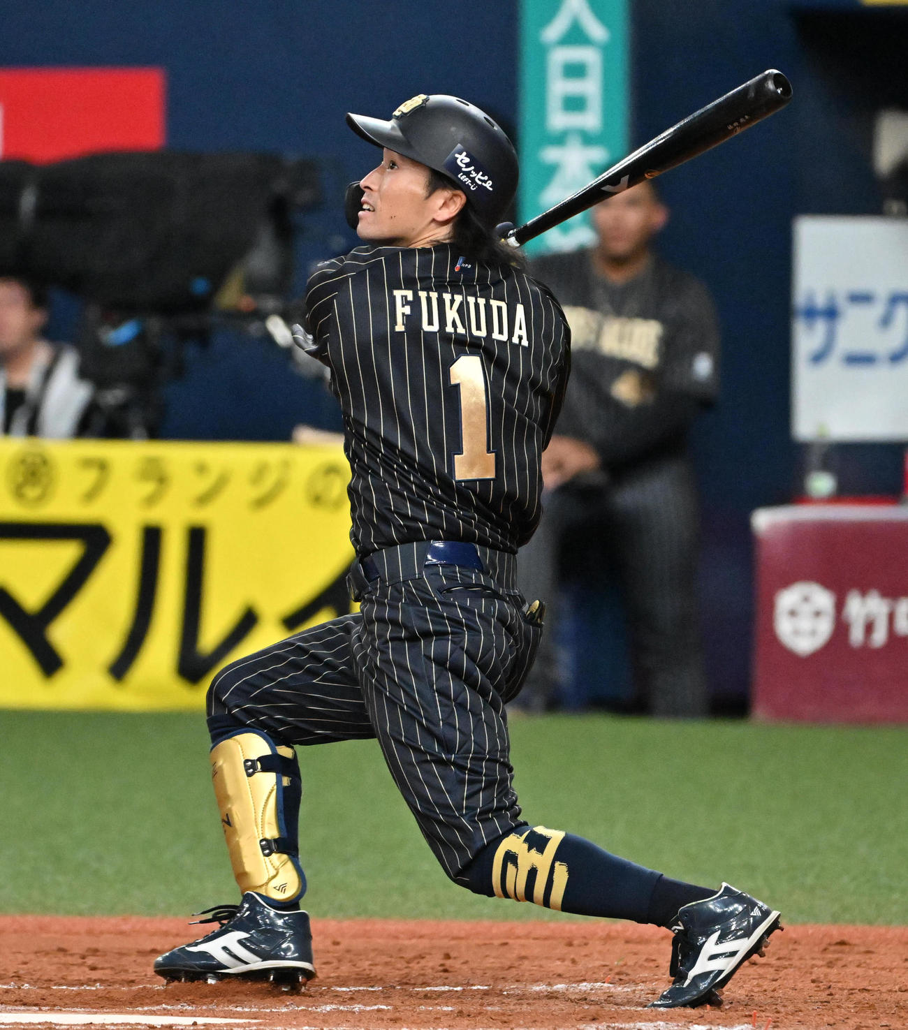 オリックス対楽天　8回裏オリックス2死二塁、福田は左前適時打を放つ（撮影・石井愛子）