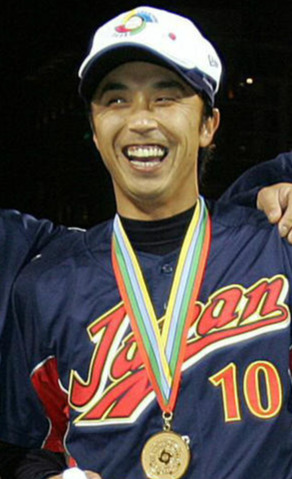 2006年3月、WBC決勝　記念撮影する宮本慎也氏
