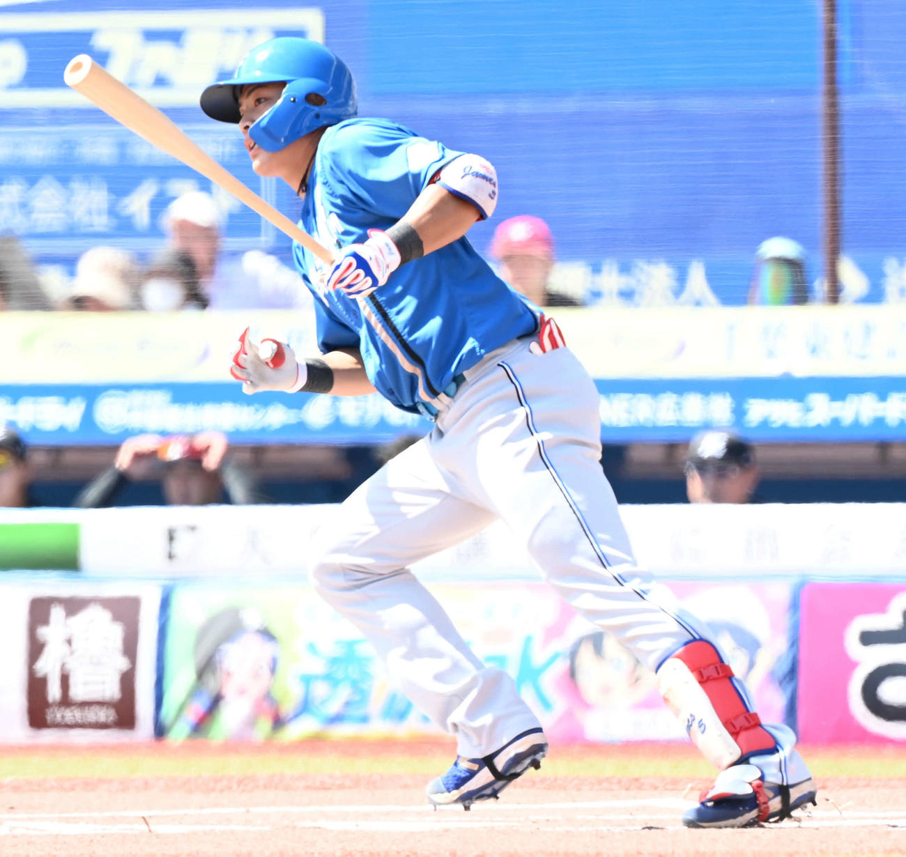 ロッテ対日本ハム　1回表日本ハム無死、野村は左前打を放つ（撮影・山崎安昭）