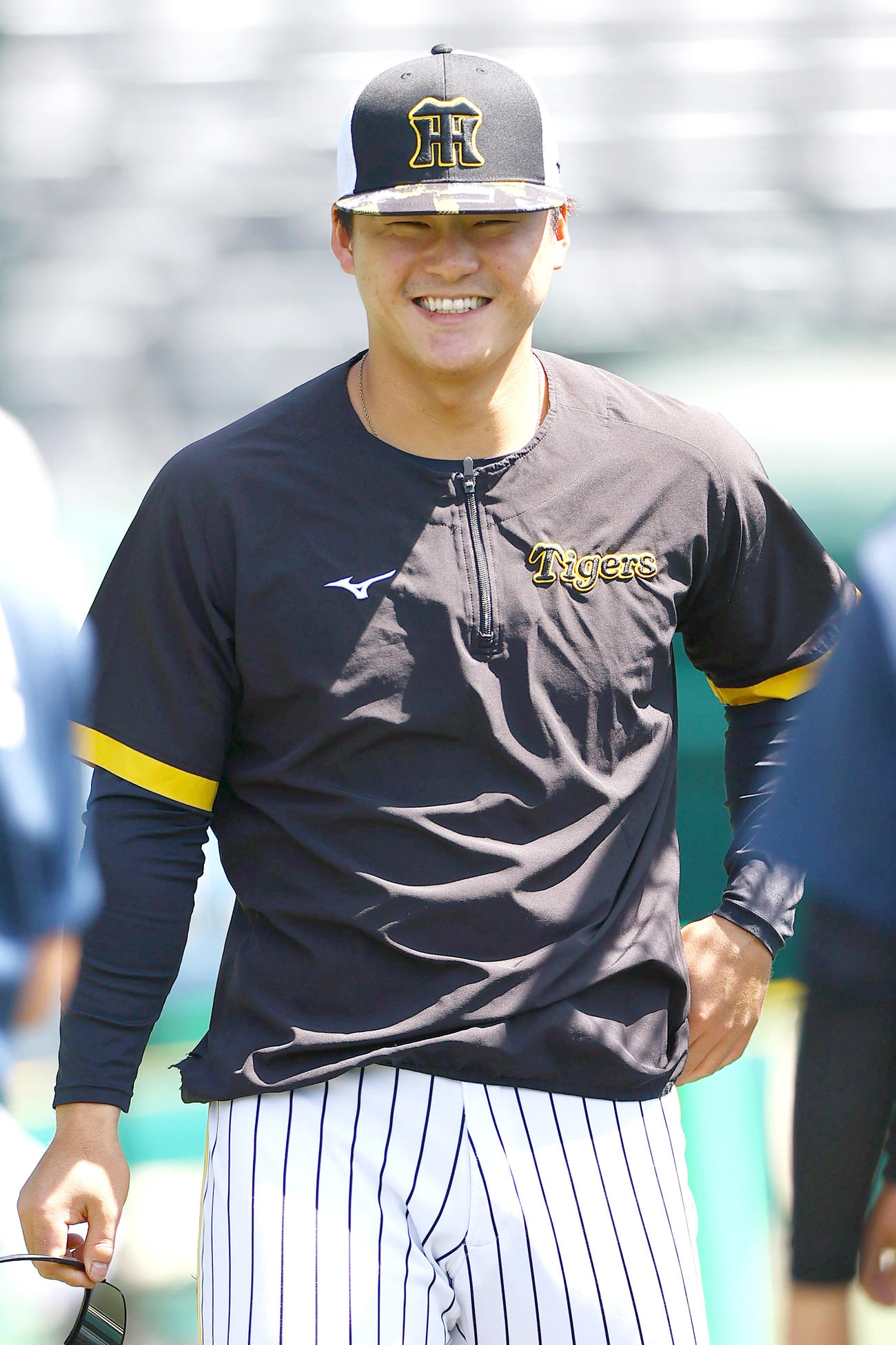 阪神対ヤクルト　試合前の練習を前にリラックスした表情の阪神前川（撮影・上山淳一）