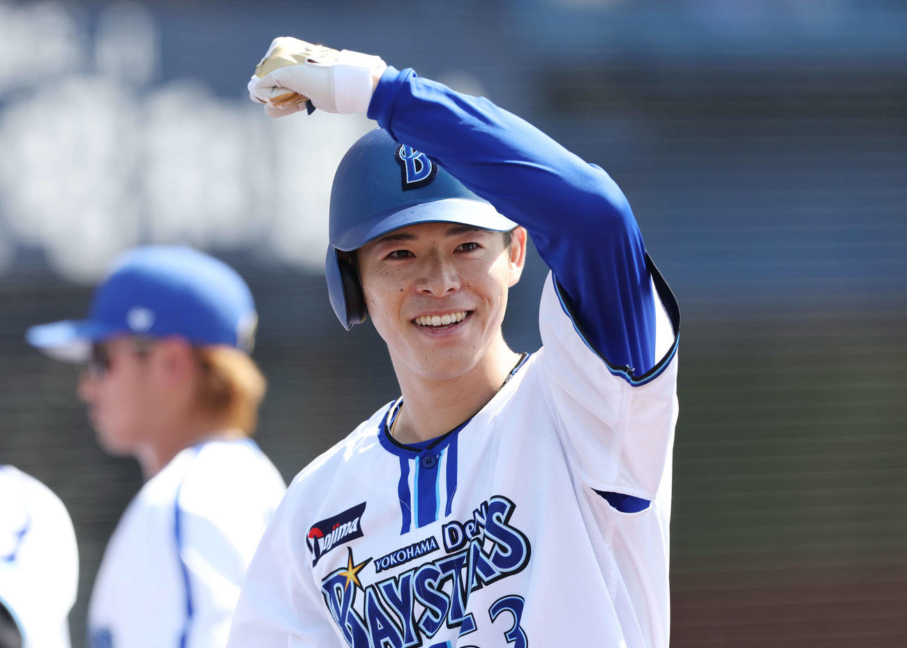 DeNA対中日　2回裏DeNA2死一塁、2点本塁打を放ち、ポーズをとる中川颯（撮影・宮地輝）