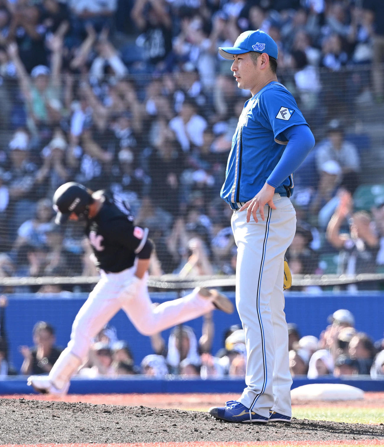 ロッテ対日本ハム　6回裏ロッテ無死、加藤貴は石川慎にソロ本塁打を許す（撮影・山崎安昭）