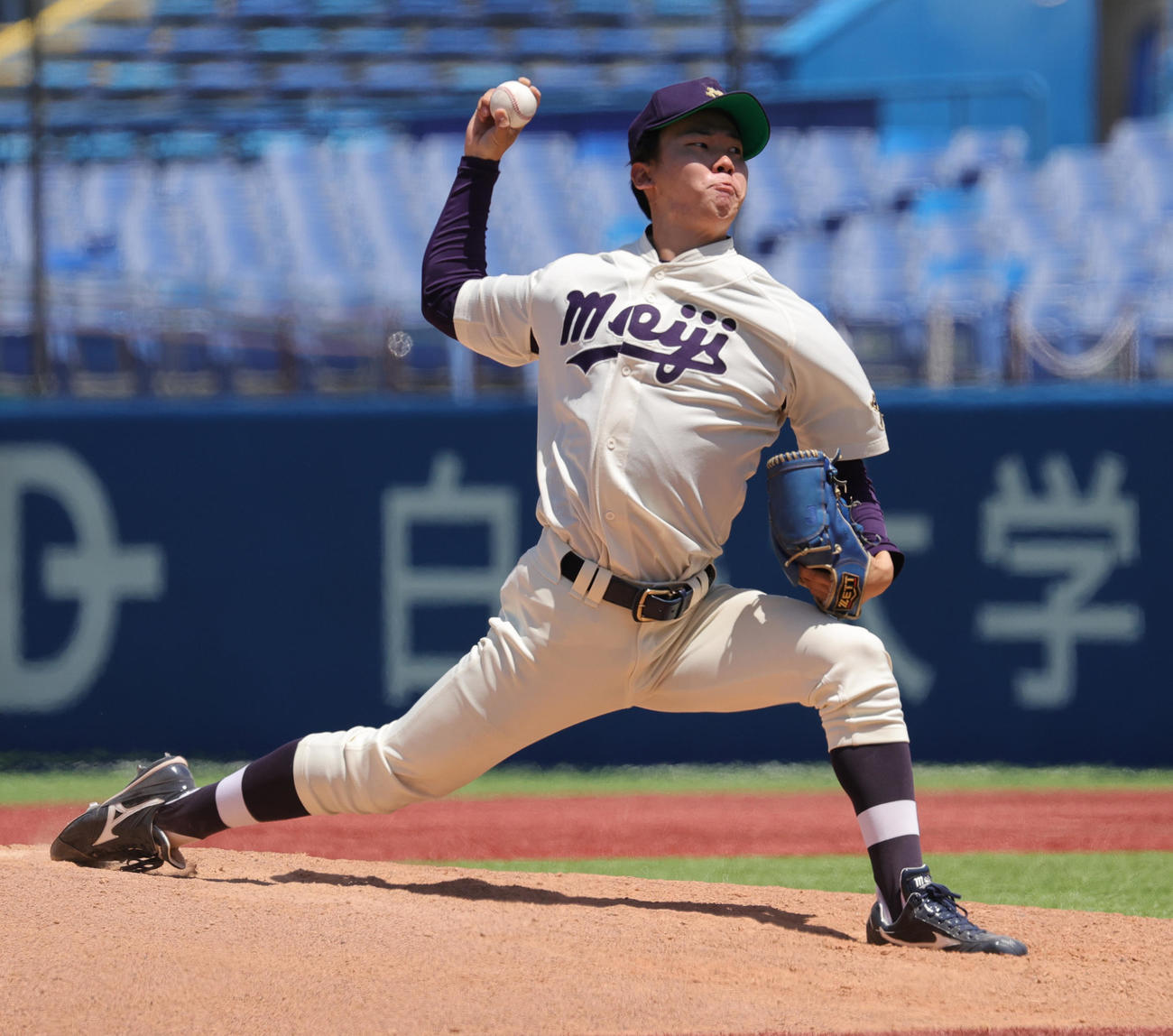 慶大対明大　力投する明大・大川（撮影・野上伸悟）