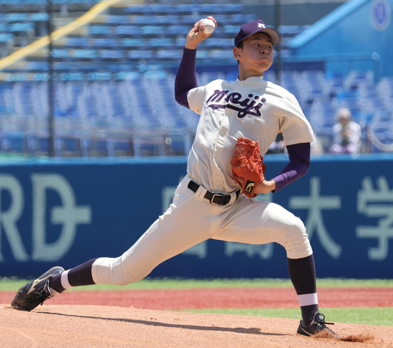 慶大対明大　明大先発の高須（撮影・野上伸悟）