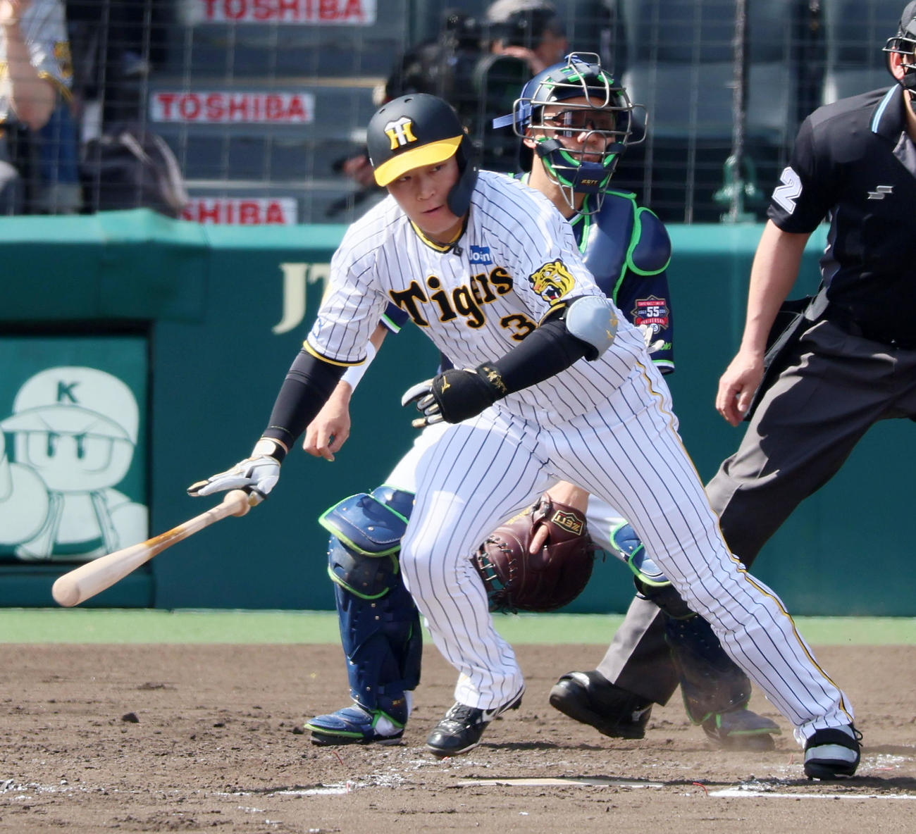阪神対ヤクルト　4回裏阪神無死一、二塁、大山は左適時打を放つ（撮影・加藤哉）