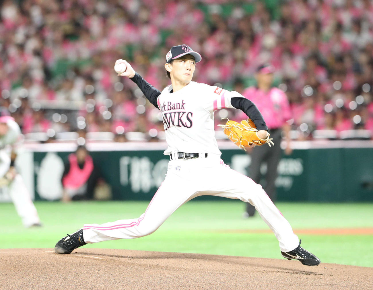 ソフトバンク対西武　力投するソフトバンク先発の大津（撮影・鬼束羽瑠菜）