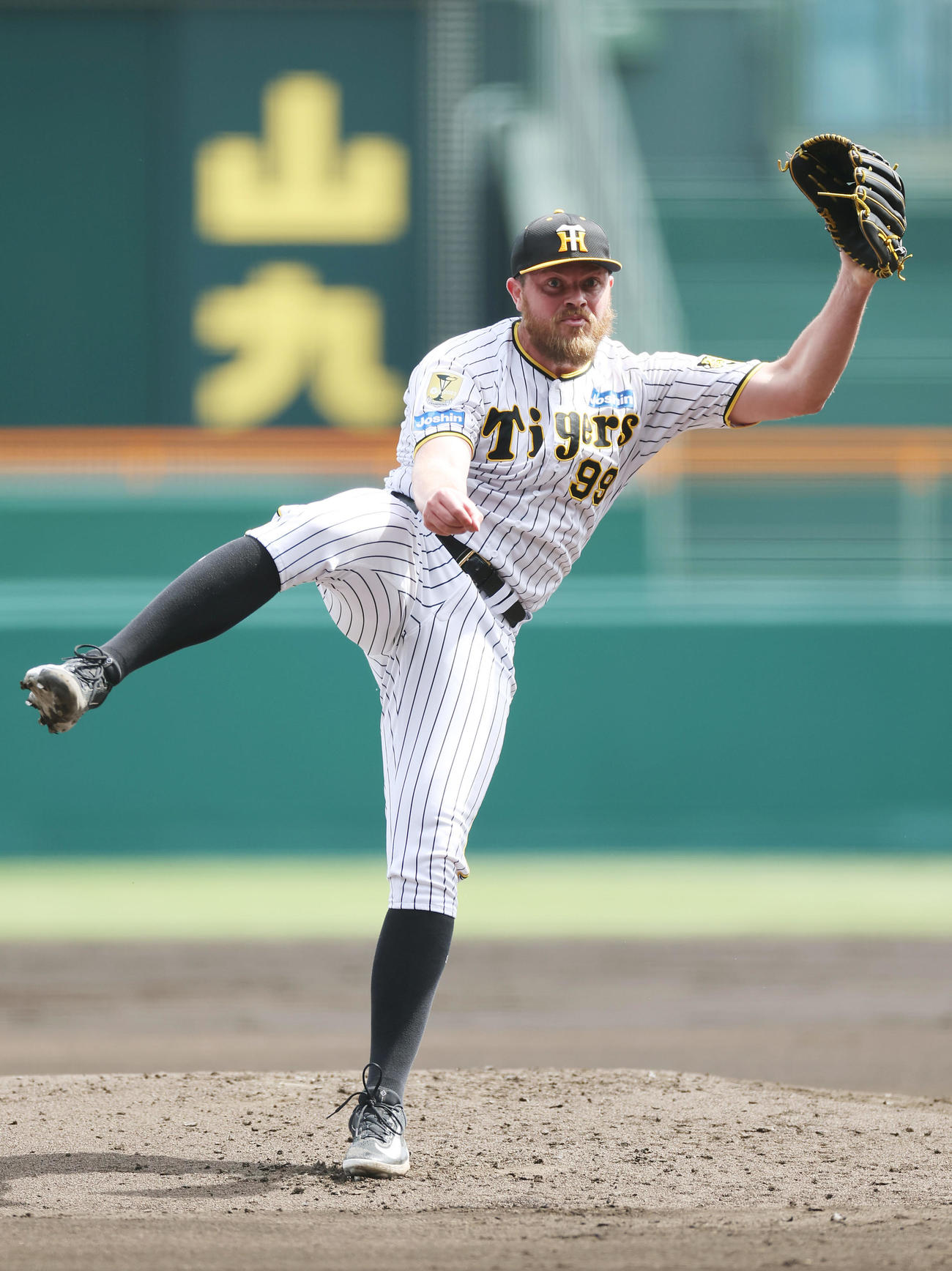 阪神対ヤクルト　力投する阪神先発のビーズリー（撮影・前田充）