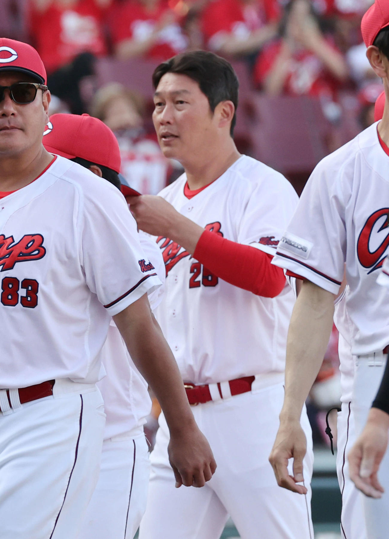 広島対巨人　勝った新井監督（撮影・加藤孝規）