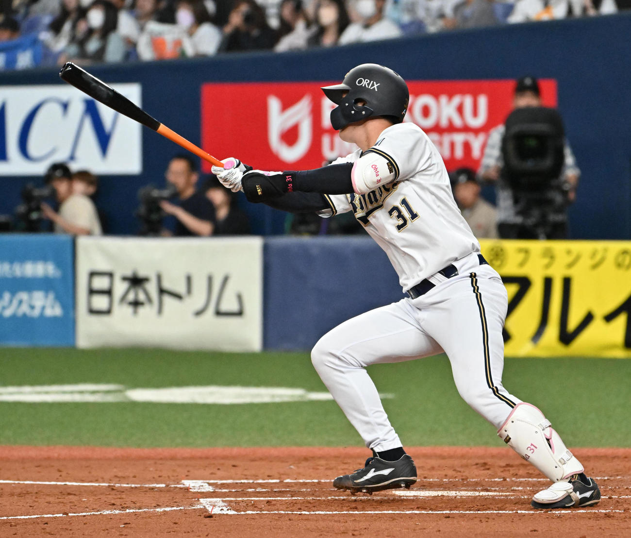 オリックス対楽天　1回裏オリックス2死一、三塁、太田は右中間に適時三塁打を放つ（撮影・石井愛子）