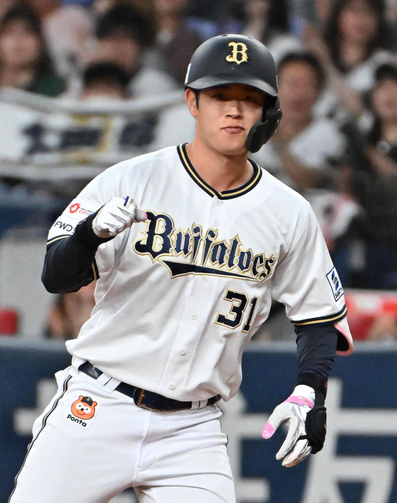 オリックス対楽天　3回裏オリックス1死満塁、太田は右前適時打を放ちガッツポーズをする（撮影・石井愛子）