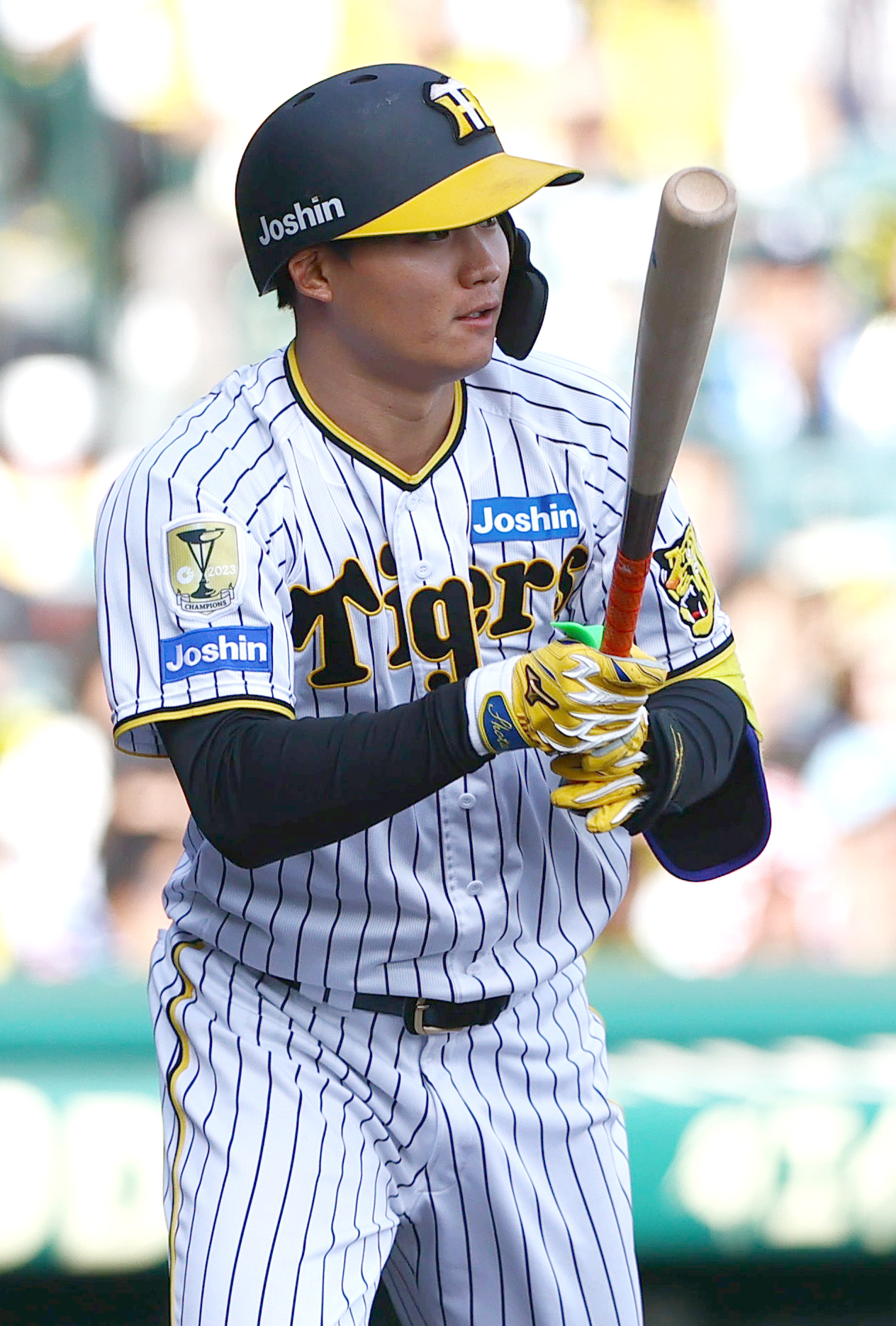 阪神対ヤクルト　8回裏阪神無死、代打森下は右前打を放つ（撮影・上山淳一）