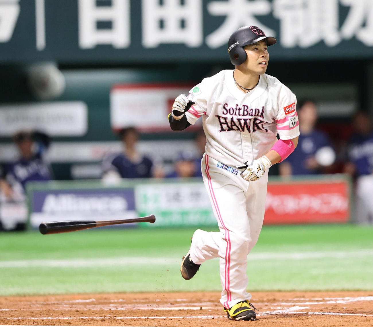 ソフトバンク対西武　8回裏ソフトバンク1死一塁、近藤は逆転となる右越え2点本塁打を放つ（撮影・梅根麻紀）