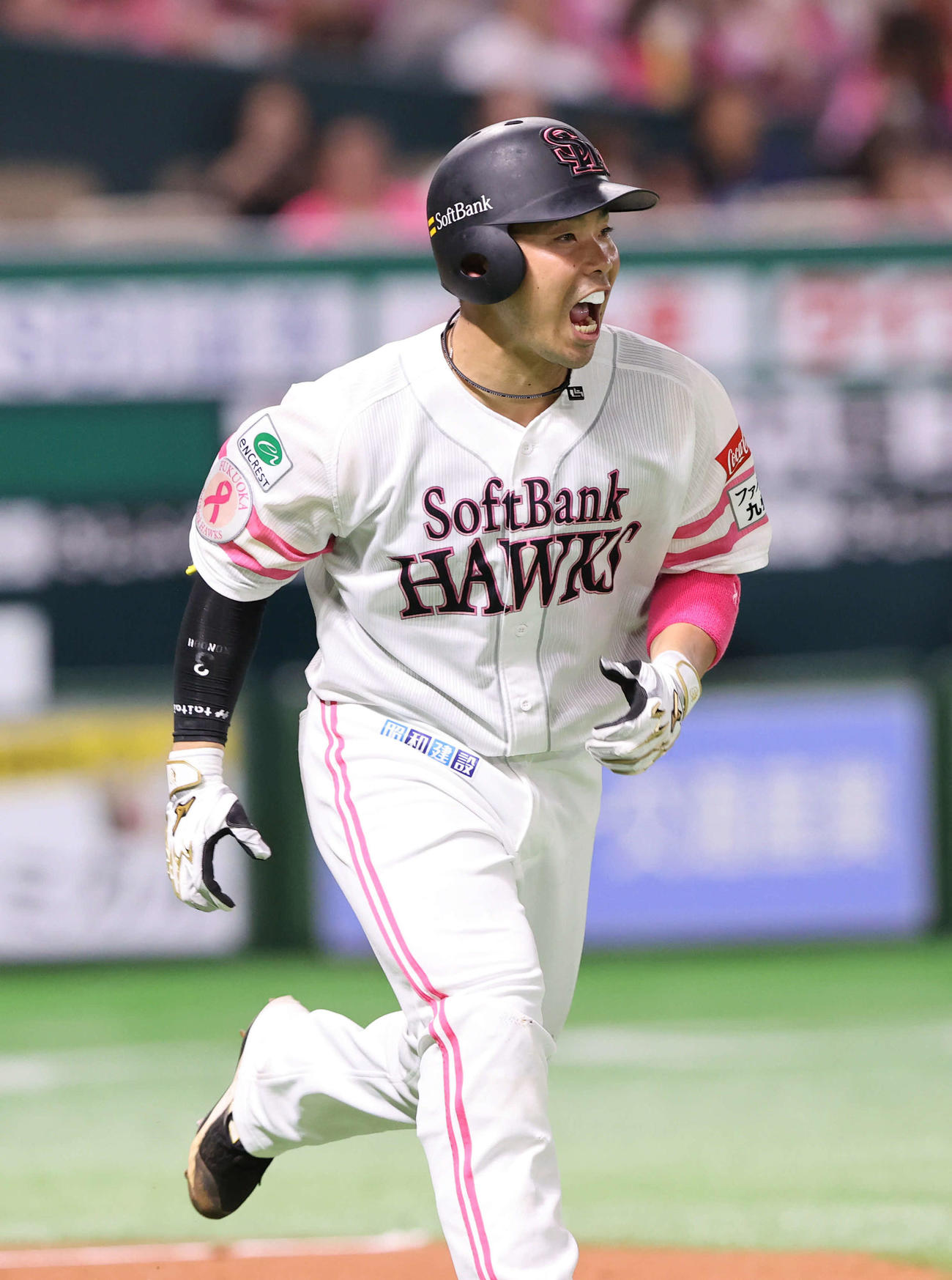 ソフトバンク対西武　8回裏ソフトバンク1死一塁、近藤は逆転となる右越え2点本塁打を放つ（撮影・梅根麻紀）