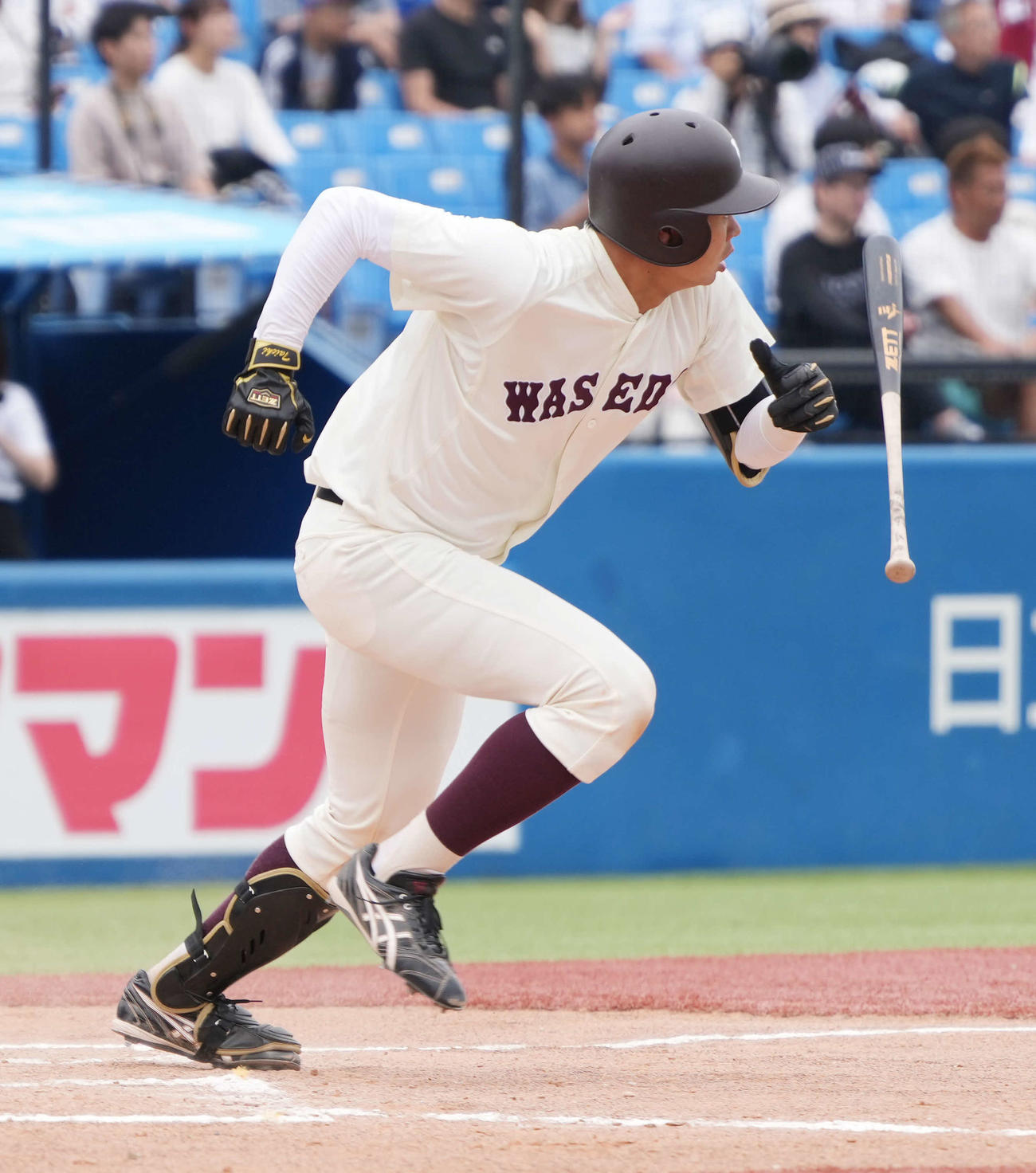早大対法大　8回表早大2死三塁、印出は遊撃に適時内野安打を放つ（撮影・小沢裕）