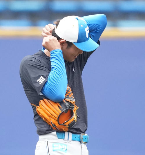 日本ハム】石井一成が新庄監督からのネックレスプレゼント＆スタメン