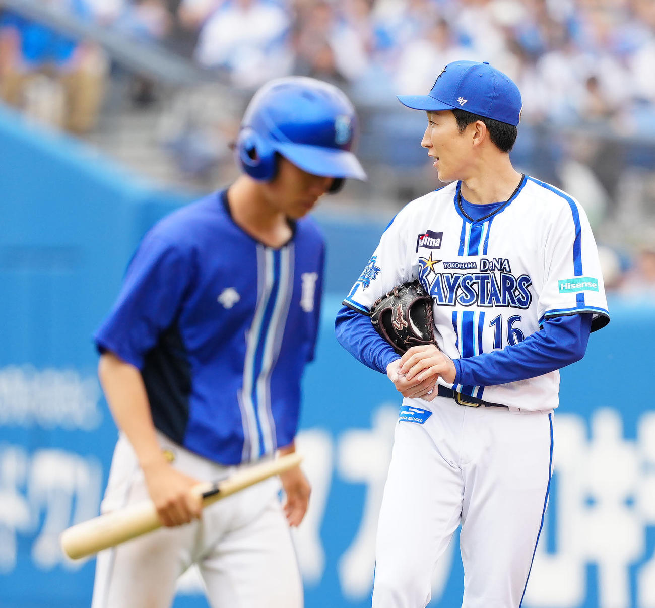 DeNA対中日　5回表中日無死、三ゴロで加藤匠の折れたバットを避けた大貫（撮影・江口和貴）