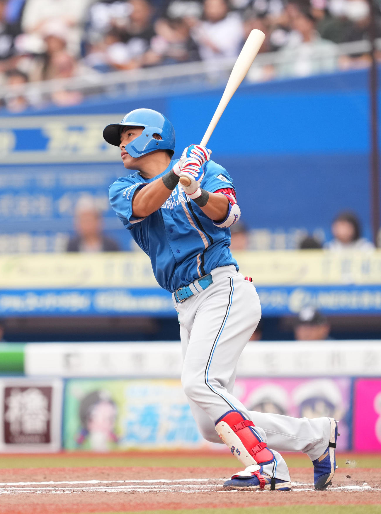 ロッテ対日本ハム　7回表日本ハム1死、左越えにソロ本塁打を放つ野村（撮影・菅敏）