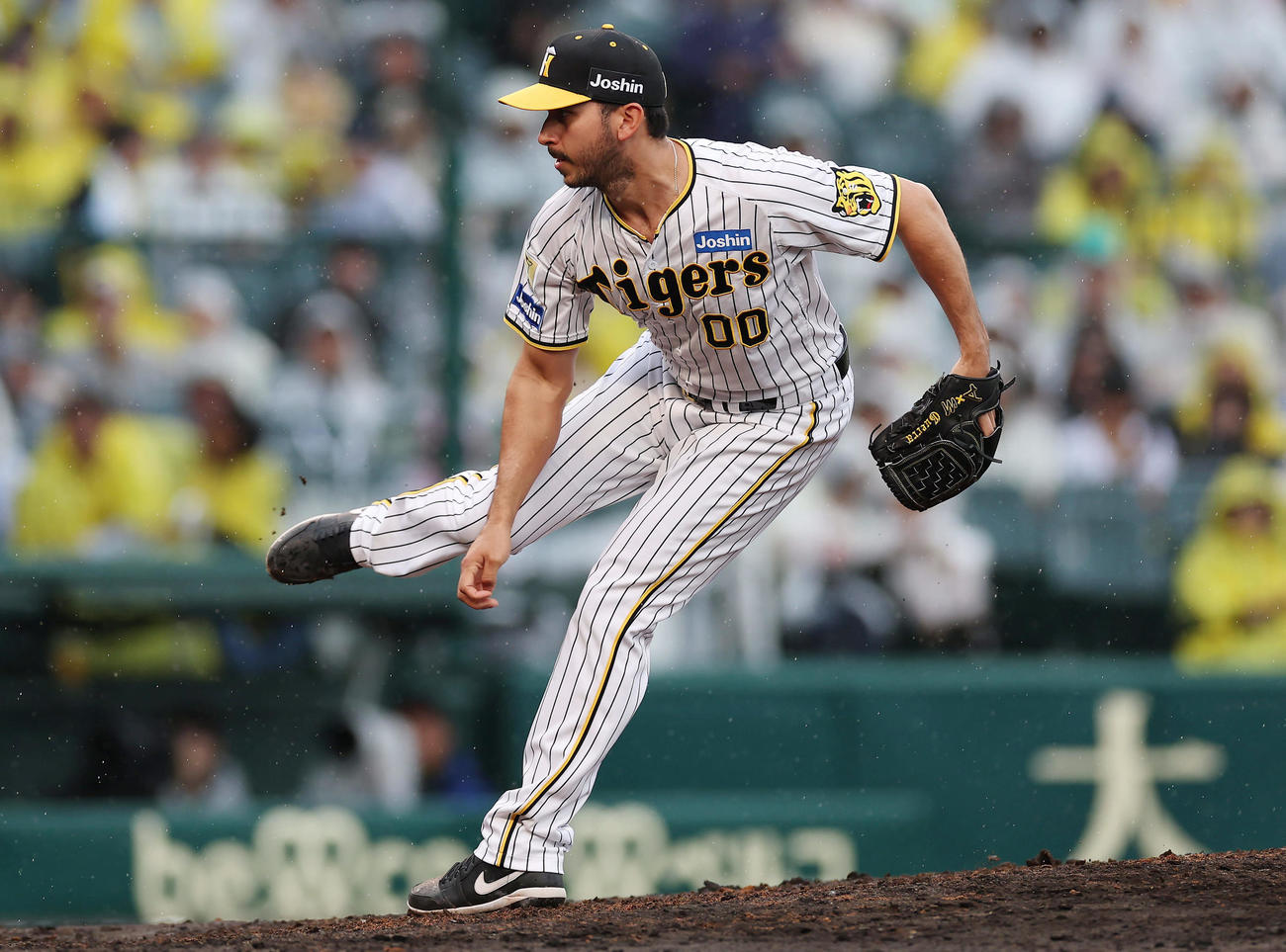 阪神対ヤクルト　力投する阪神3番手のゲラ（撮影・前田充）