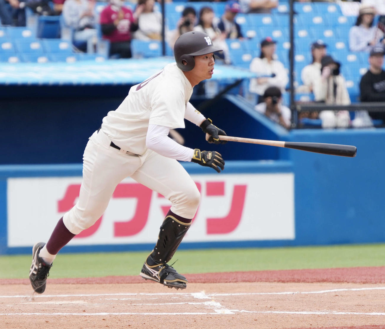 早大対法大　1回表早大1死二塁、印出は先制の右前適時打を放つ（撮影・小沢裕）