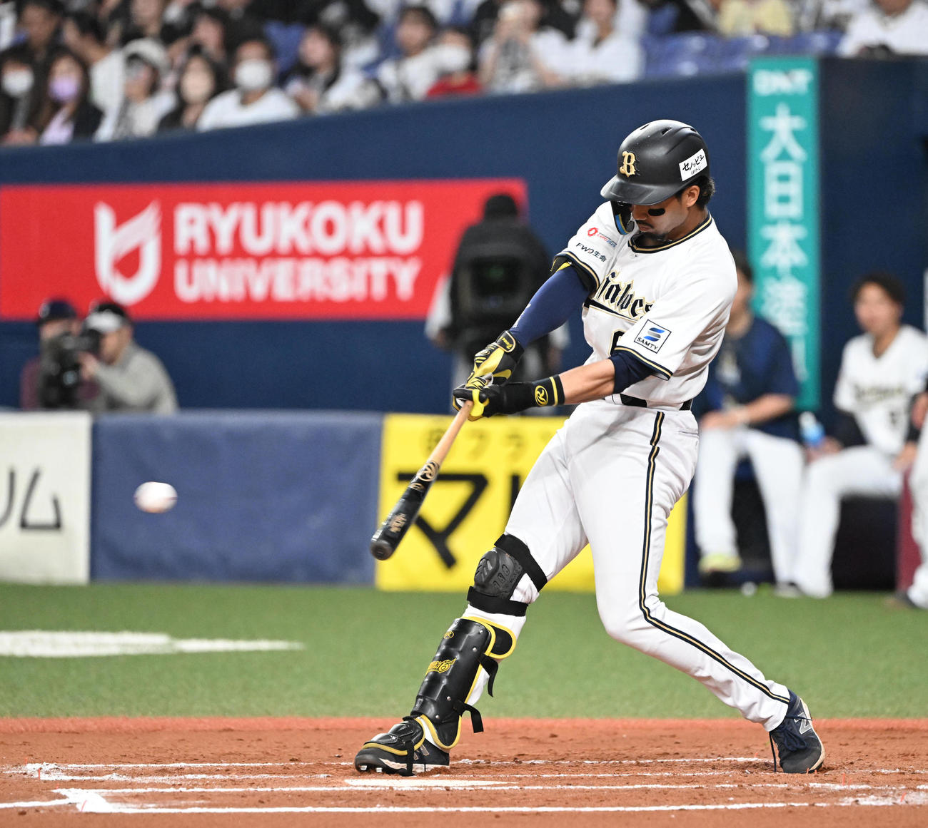 オリックス対楽天　10回裏オリックス2死一、三塁、中前にサヨナラ適時打を放つ宗（撮影・和賀正仁）