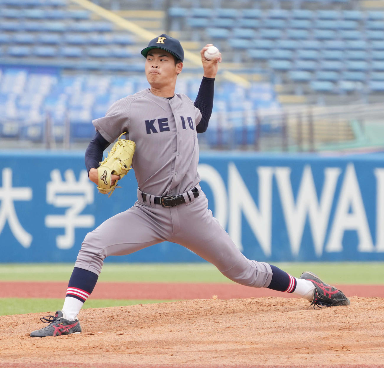 明大対慶大　慶大先発の渡辺和（撮影・小沢裕）