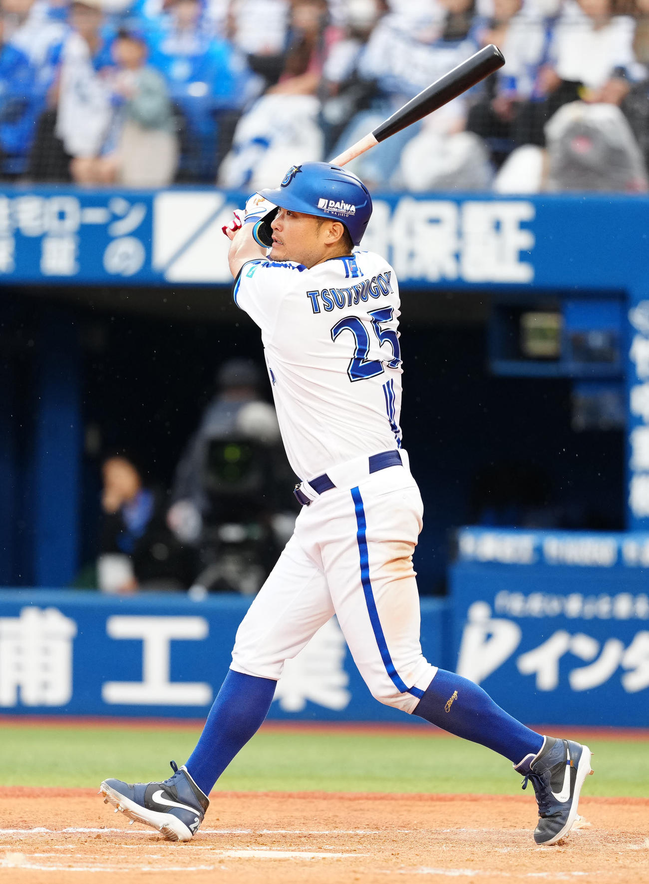 DeNA対中日　8回裏DeNA無死、左前打を放つ筒香（撮影・江口和貴）