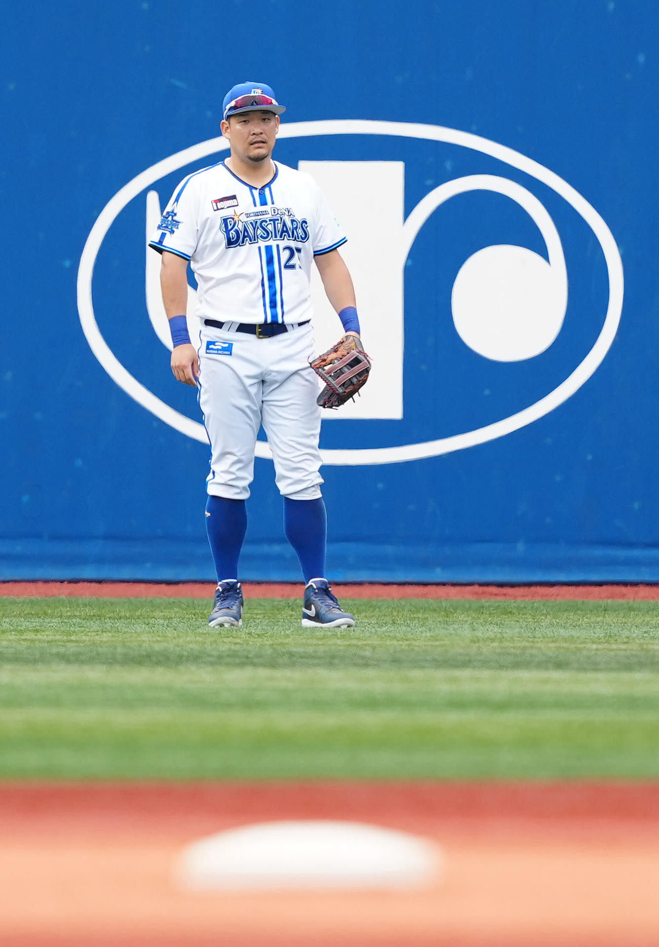 DeNA対中日　4回表中日無死一塁、右前打となった細川の打球を処理した右翼手筒香（撮影・江口和貴）