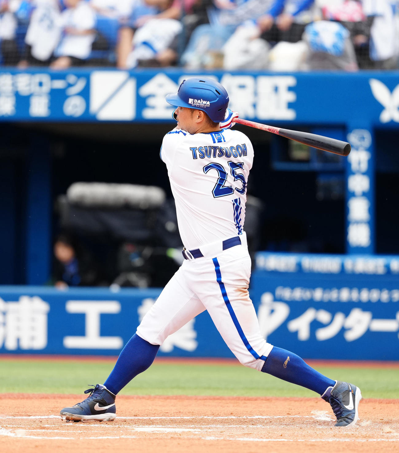 DeNA対中日　6回裏DeNA無死、二塁打を放つ筒香（撮影・江口和貴）