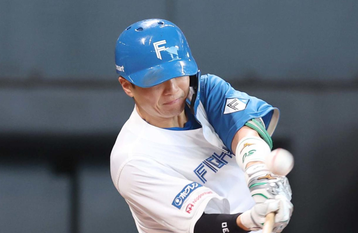 日本ハム対西武　3回裏日本ハム無死一塁、右越え2点本塁打を放つ郡司（024年5月15日撮影）
