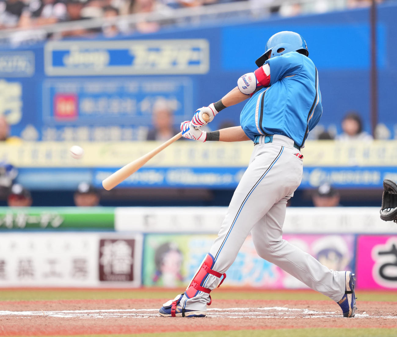 ロッテ対日本ハム　7回表日本ハム1死、左越えにソロ本塁打を放つ野村（撮影・菅敏）
