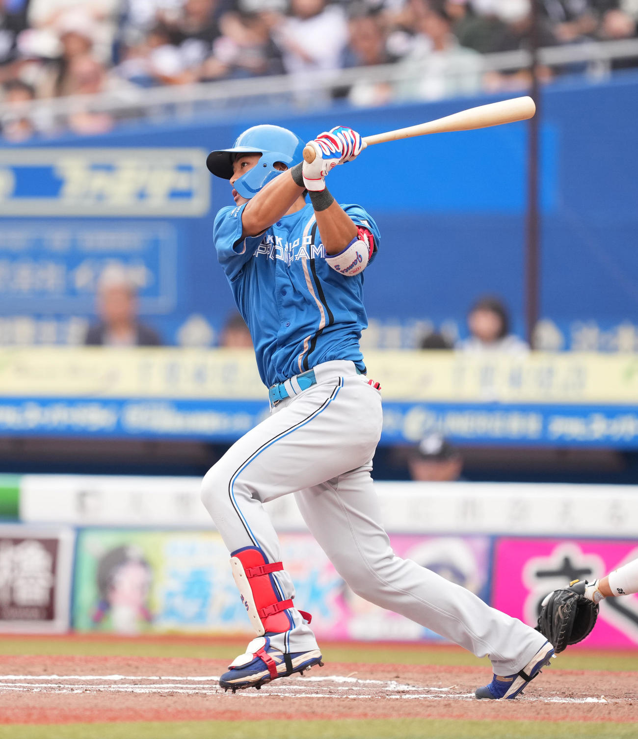 ロッテ対日本ハム　7回表日本ハム1死、左越えにソロ本塁打を放つ野村（撮影・菅敏）