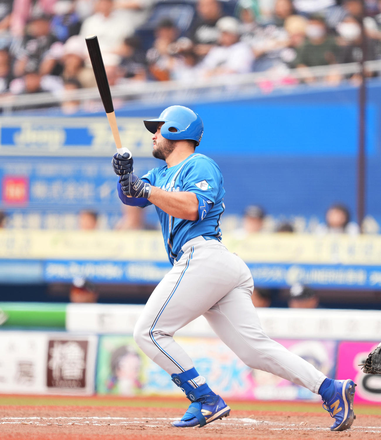 ロッテ対日本ハム　4回表日本ハム1死二塁、右前適時打を放つマルティネス（撮影・菅敏）