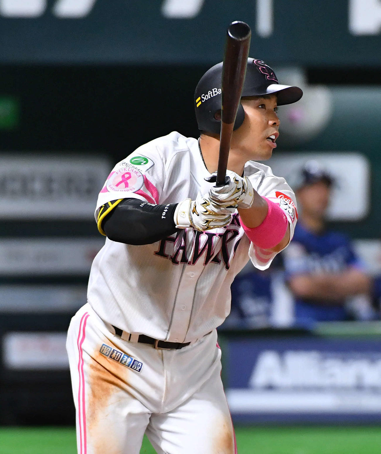 ソフトバンク対西武　9回裏ソフトバンク1死一、二塁、近藤は右越えサヨナラ適時二塁打を放つ（撮影・岩下翔太）