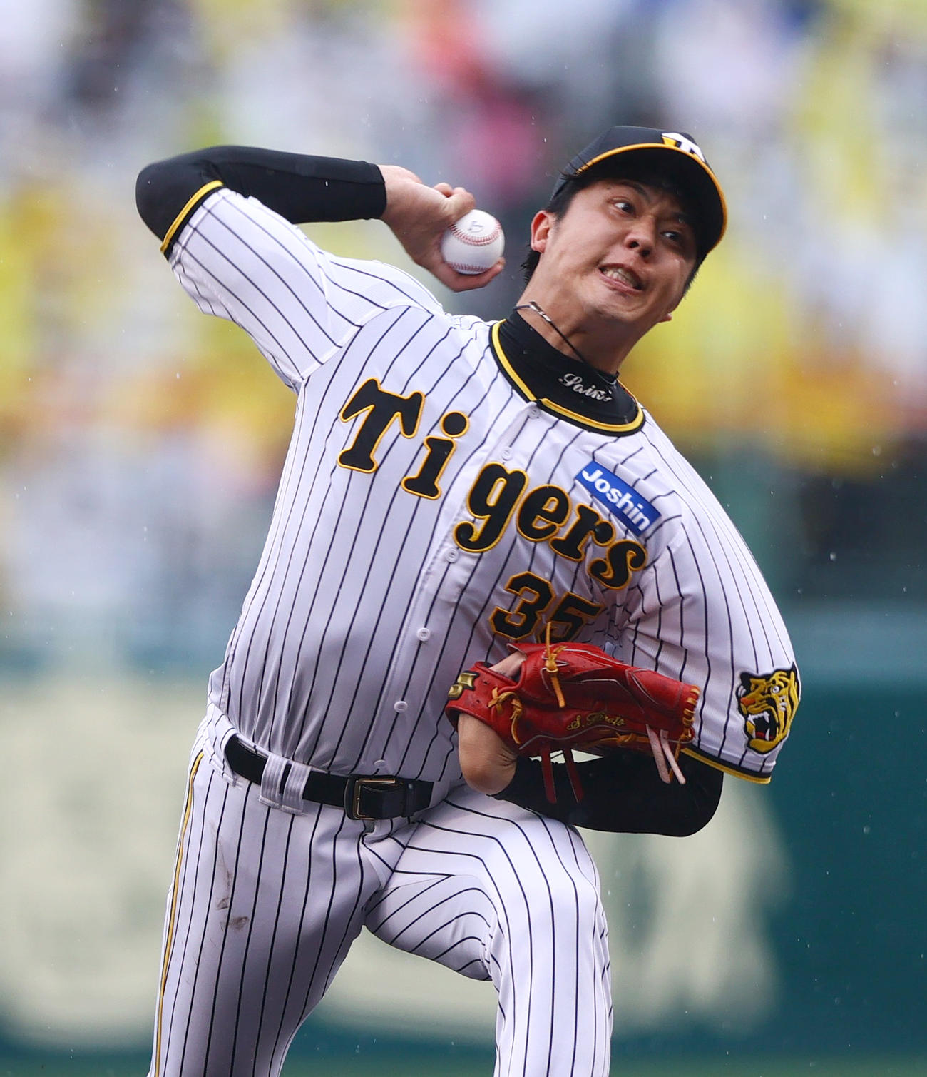 阪神対ヤクルト　力投する阪神先発の才木（撮影・上山淳一）