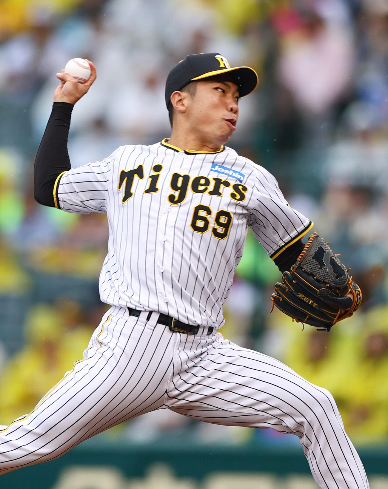 阪神対ヤクルト　7回表、阪神2番手で登板の石井（撮影・上山淳一）