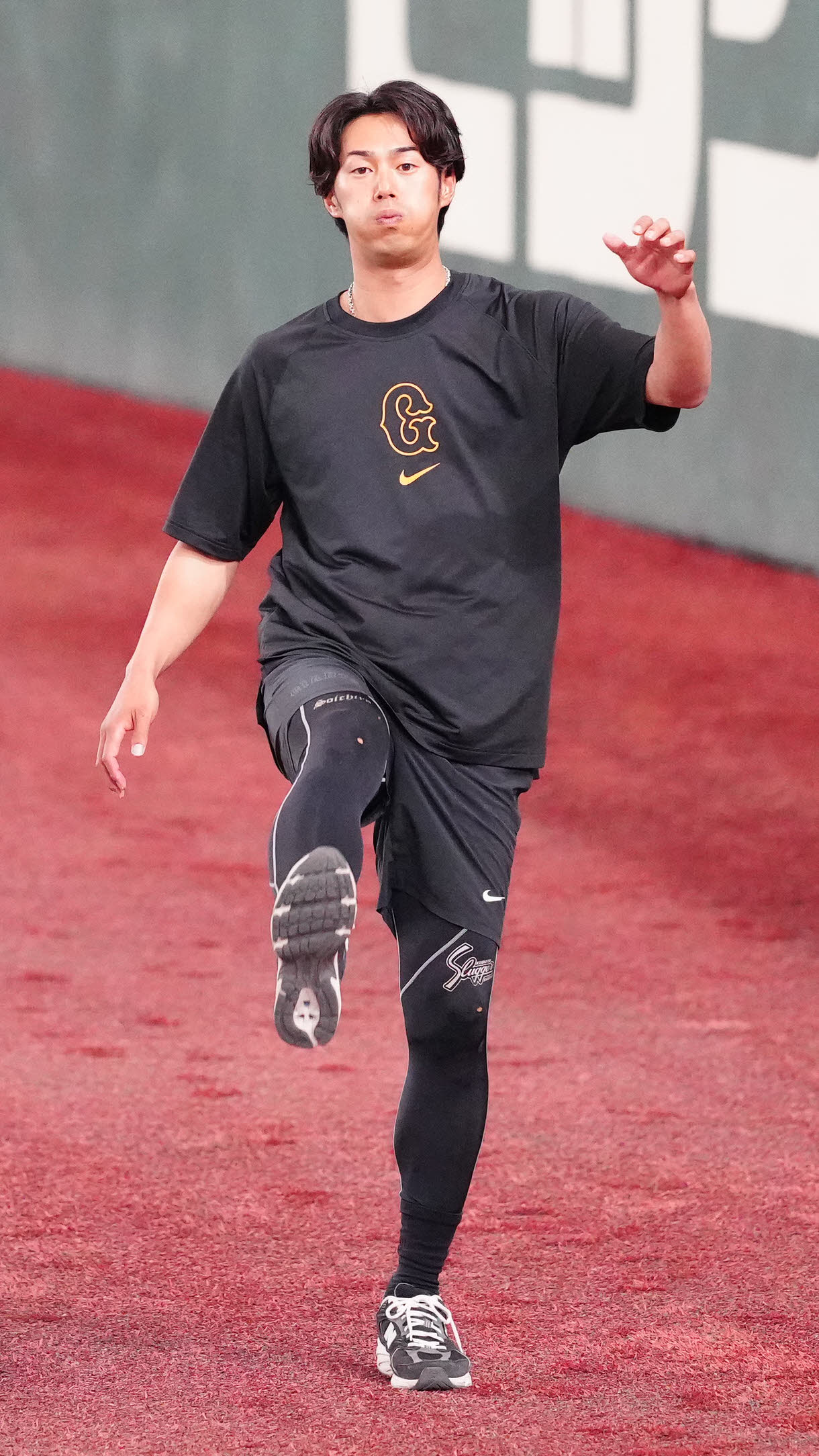 巨人対中日　試合前練習に臨む巨人立岡（撮影・江口和貴）