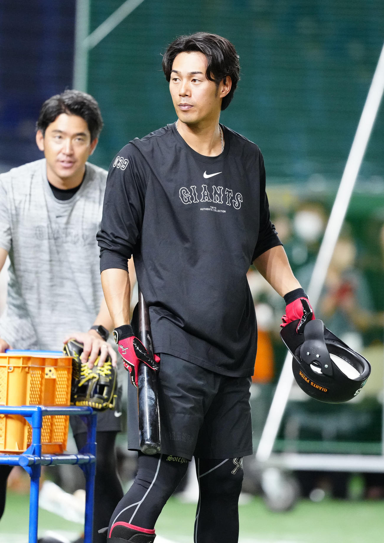 巨人対中日　試合前練習に臨む巨人立岡（撮影・江口和貴）