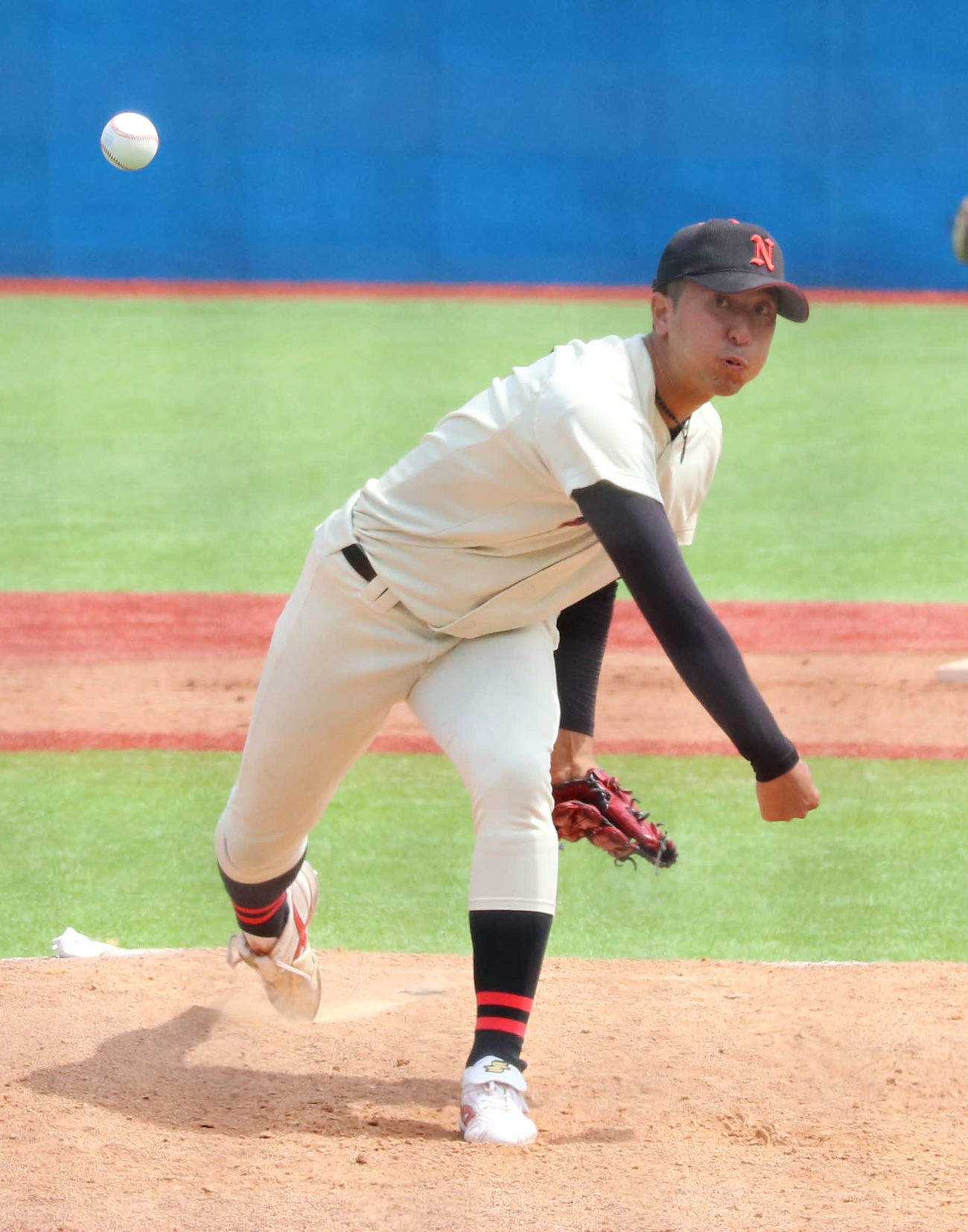 日大対中大　先発を務め、力投する日大・市川（撮影・深田雄智）