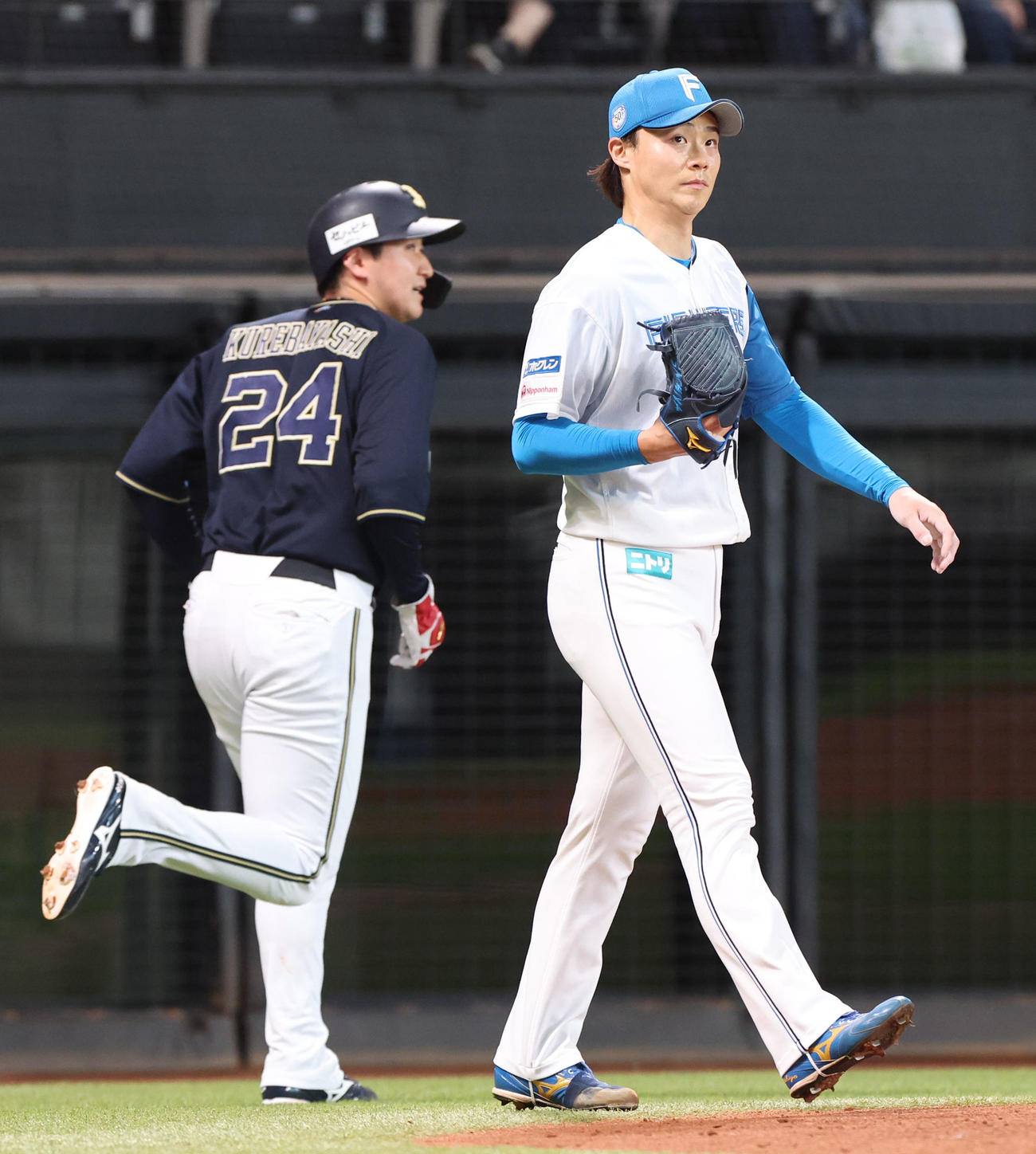 日本ハム対オリックス　2回表オリックス1死二、三塁、太田に2点中前適時打を浴びる山崎（撮影・佐藤翔太）