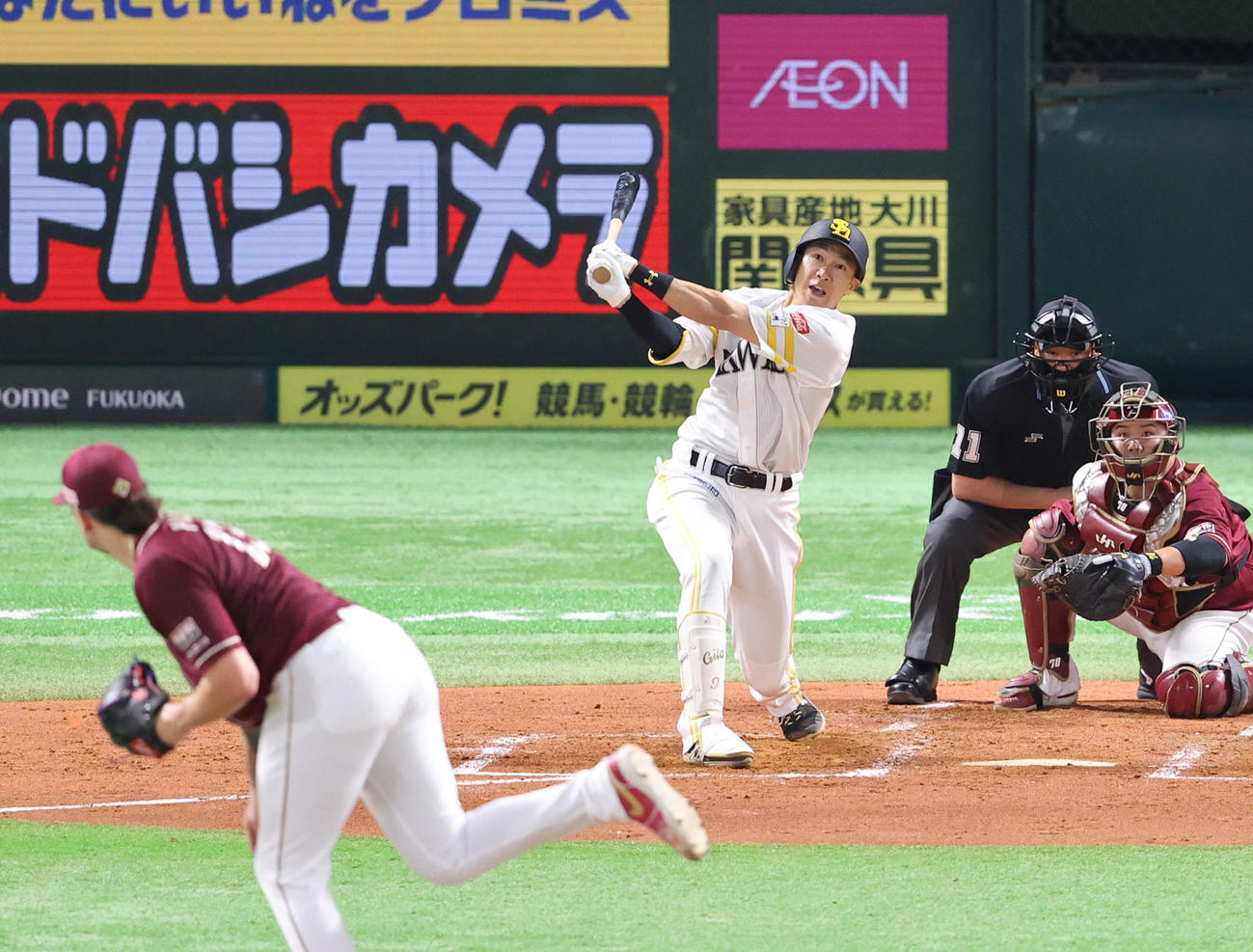 ソフトバンク対楽天　2回裏ソフトバンク2死一、三塁、柳田は中越えに適時三塁打を放つ（撮影・鬼束羽瑠菜）