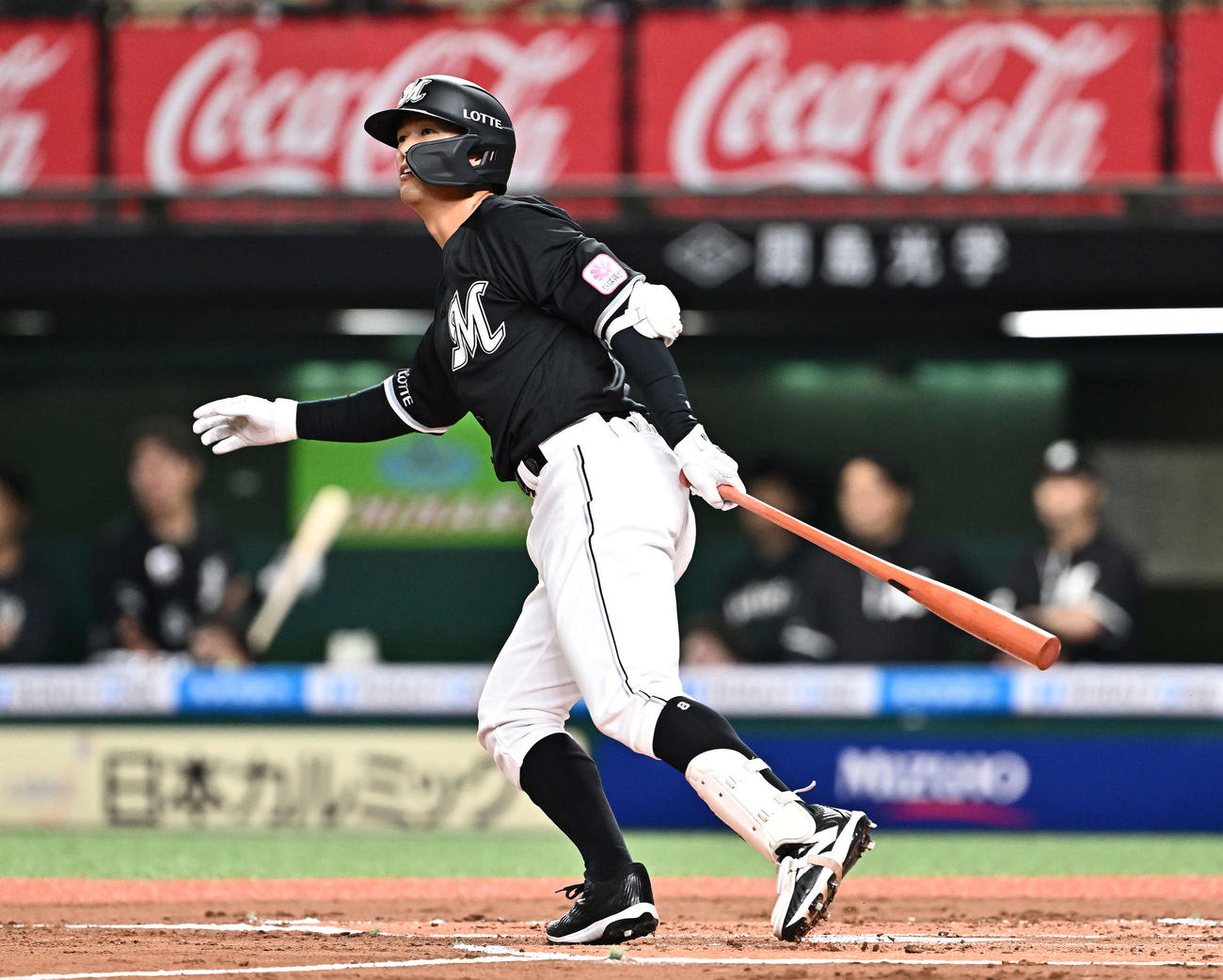 西武対ロッテ　1回表ロッテ1死満塁、中村奨は左翼に2点適時二塁打を放つ（撮影・滝沢徹郎）