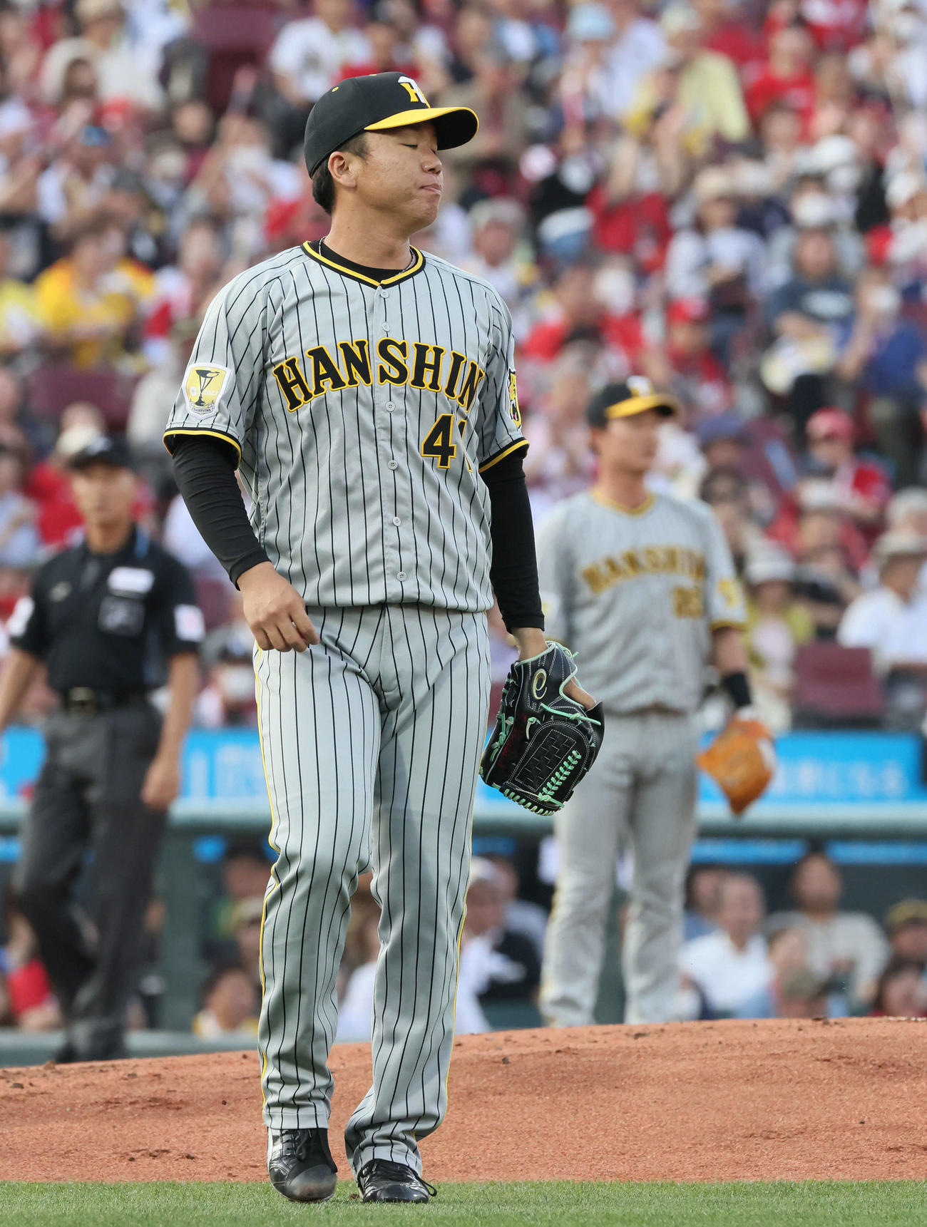 広島対阪神　1回裏広島無死三塁、野間に先制右適時打を浴びた村上（撮影・加藤孝規）